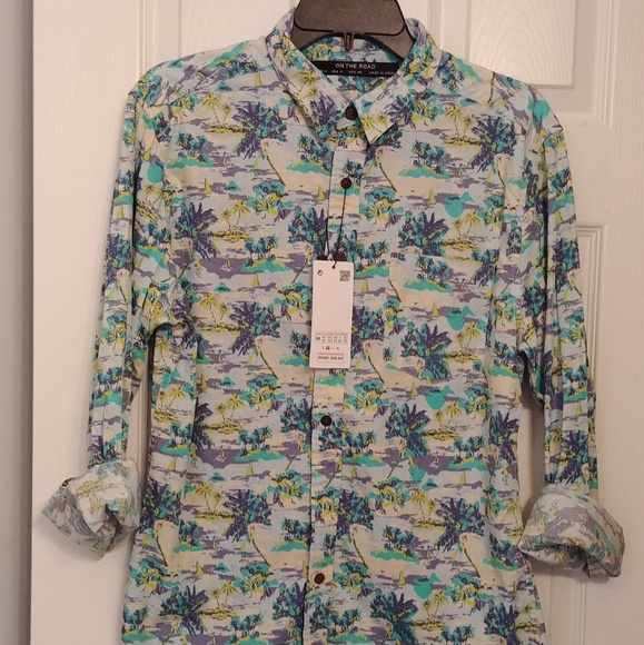 NWT Men's On the Road Medium Buttoned Print Shirt - Picture 1 of 4